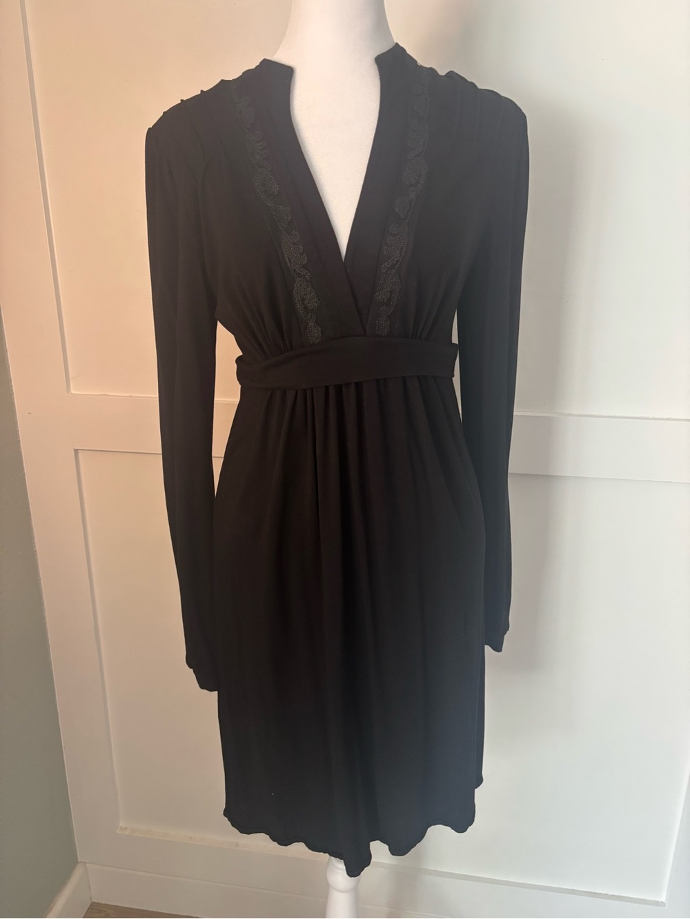 BCBGMaxAzria Black Long Sleeve V-Neck Dress in size small, excellent condition